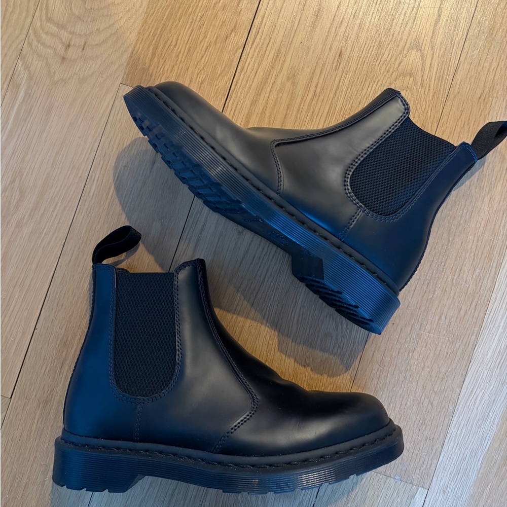 Dr. Martens 2976 Mono Chelsea boots.